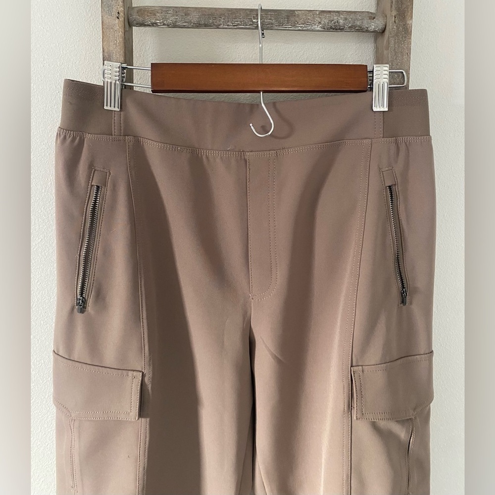 NWOT - Athleta - Endless High Rise Cargo Pant - Size 12 - Picture 6 of 9